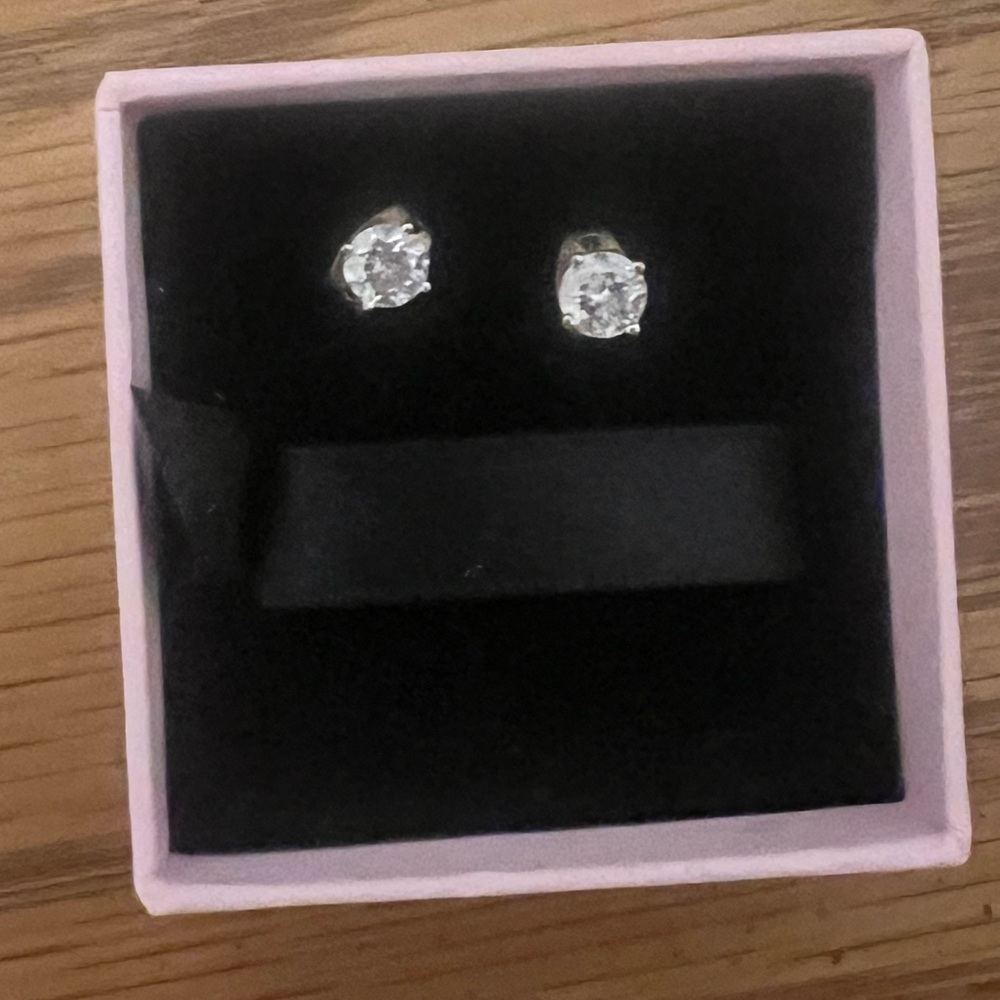 1 carat each diamond earring